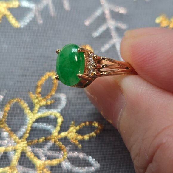 Elegant Jade Oval Ring with 6 Diamond Accents, Size 4 - Picture 5 of 10